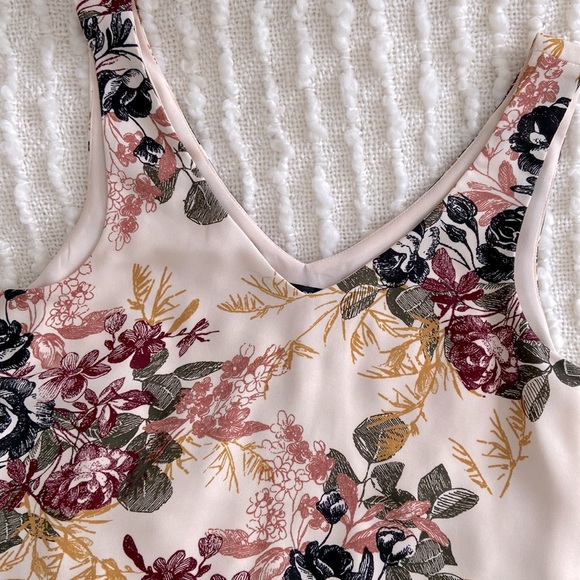 RW&CO. Silky Crepe Wide Strap Floral Printed Cami Blouse | Size XS - Picture 2 of 8